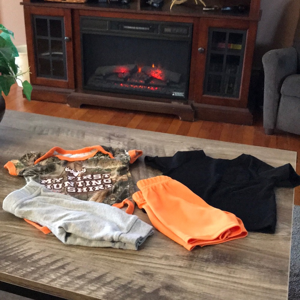 💙2 Boys Size 0-3 months Pant/Short Sets (#047F)